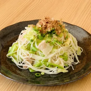 レンジで簡単！だし香る すりごまとキャベツの和風焼ビーフン