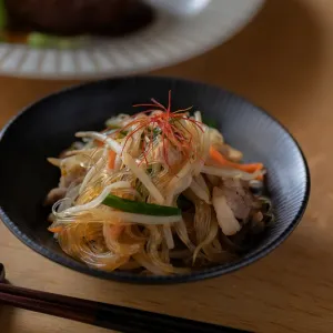 もやし1袋使い切り！ニラもやしのチャプチェ