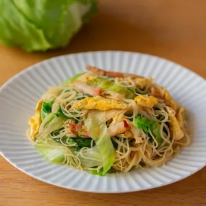 レタスたっぷり♪炒飯風ビーフン