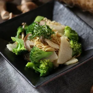 長芋ときのこの にんにくバター焼ビーフン