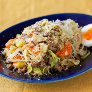 レンジで簡単！ひき肉たっぷりビーフンカレー