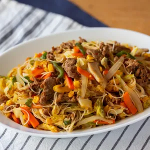 大盛り！ピリ辛焼肉ビーフン