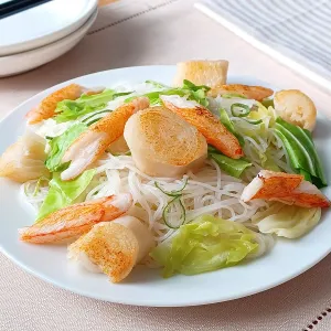 たっぷり具材のほぼシーフード焼ビーフン
