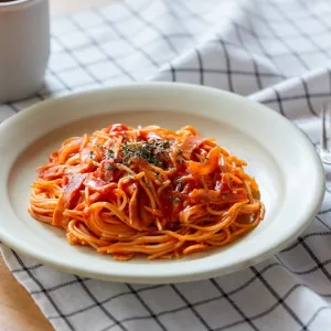レンジで簡単♪トマトとにんにくのパスタ