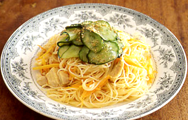 ツナときゅうりのごま風味ビーフン