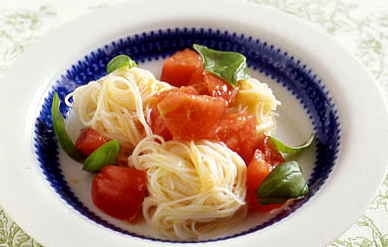 トマトとバジルの冷製パスタ風