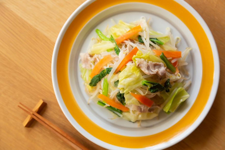 1日の2 3以上の野菜が摂れる焼ビーフン ビーフンのケンミン食品