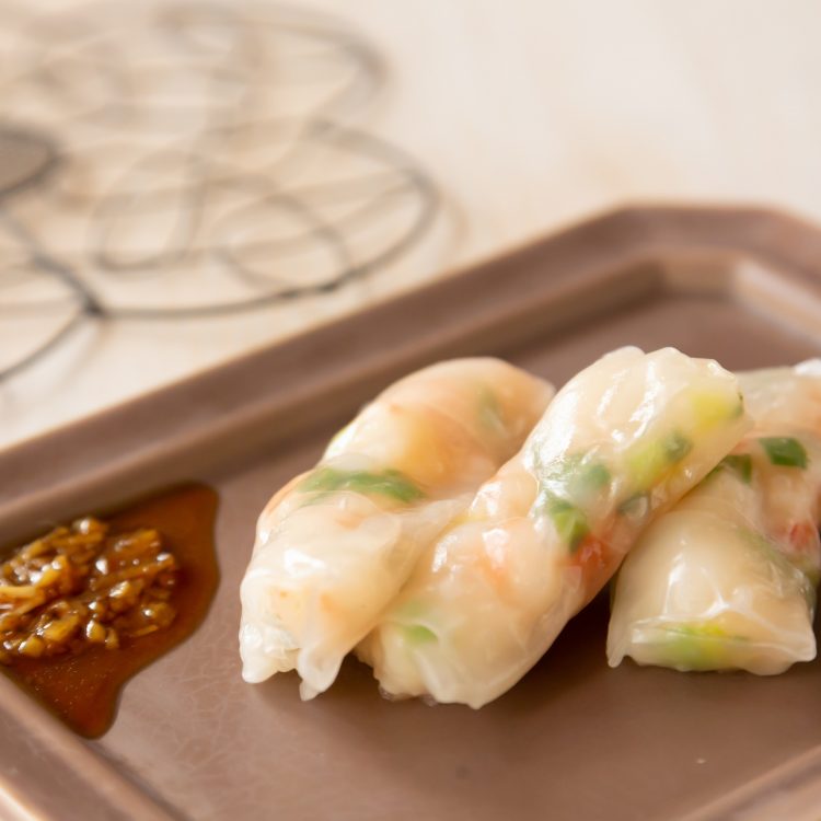 小さな四角いライスペーパーで本格 腸粉 蒸し春巻き ビーフンのケンミン食品