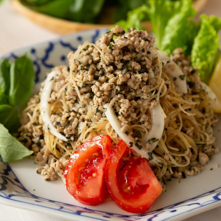 バジルとひき肉のラープ風サラダビーフン ビーフンのケンミン食品