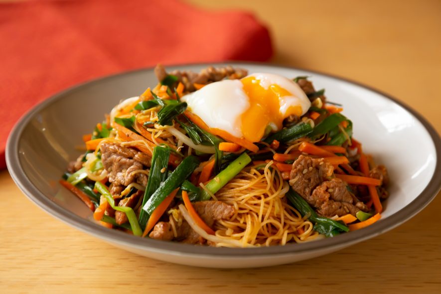 絶品 焼ビーフンのアレンジレシピ 野菜たっぷりのビビンバ風焼ビーフン ビーフンのケンミン食品