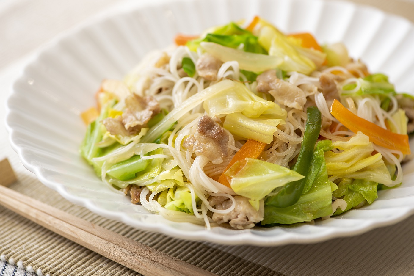 21春夏新商品 青果向け商品 ベジビーフン Vege Be Fun カット野菜とチン する焼ビーフン ビーフンのケンミン食品