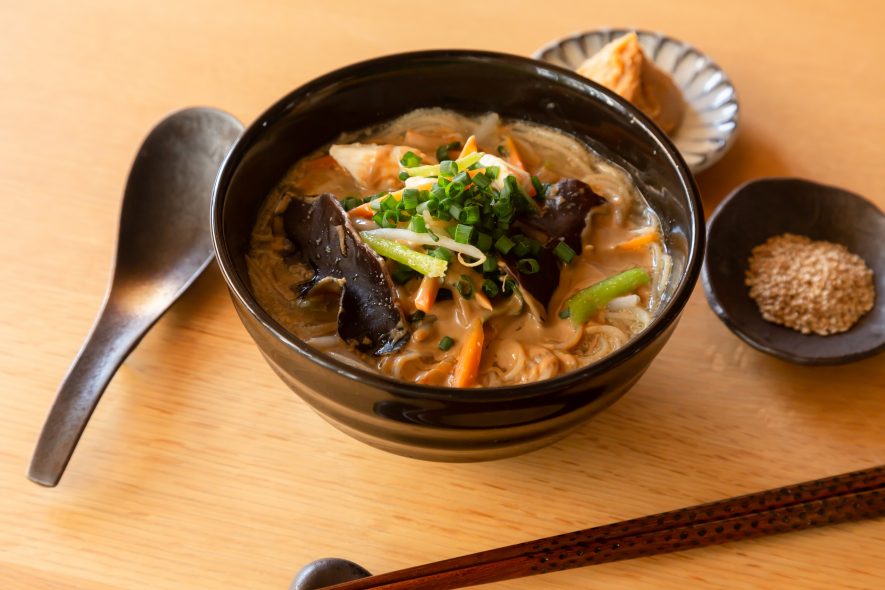 ギルトフリー プロテインごま味噌ラーメン ビーフンのケンミン食品