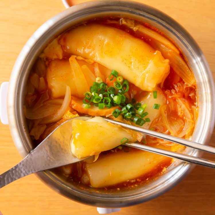 チーズがとろ り ライスペーパートッポギ ビーフンのケンミン食品