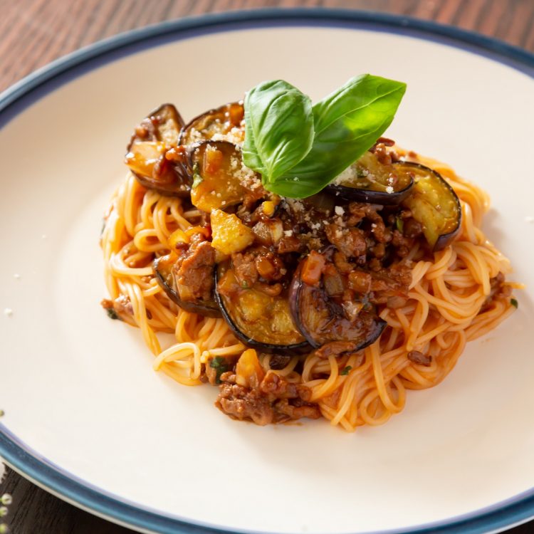 グルテンフリー バジル風味の簡単ボロネーゼ ビーフンのケンミン食品