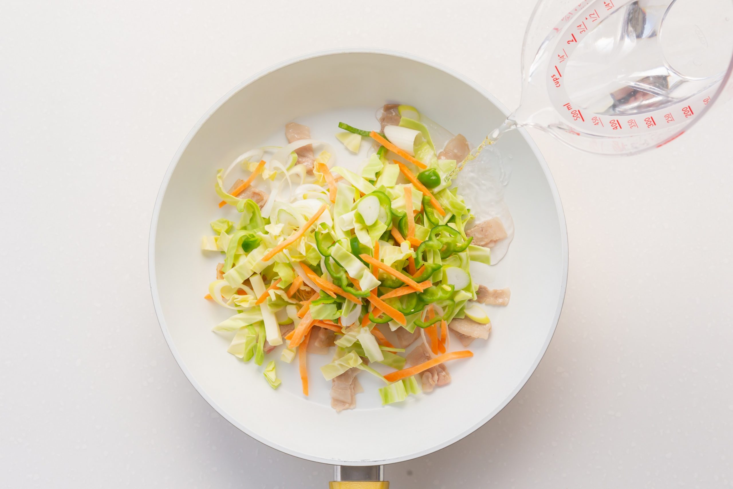 簡単でおいしい焼ビーフンレシピ 手間いらずの時短レシピ ビーフンのケンミン食品