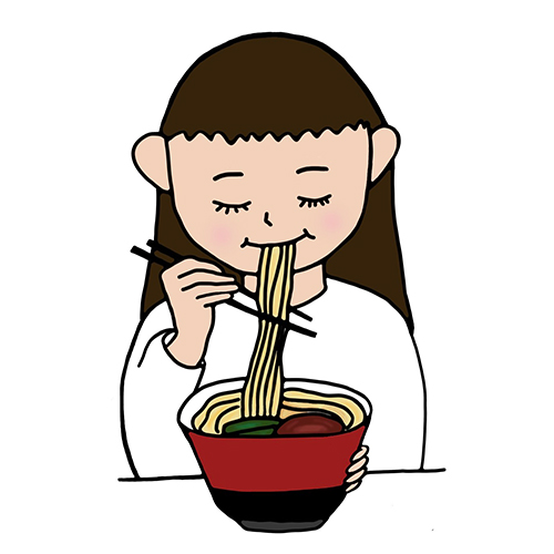 ラーメンを食べる女性
